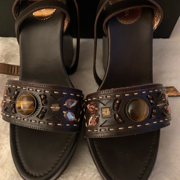 Sandals - Picture 3 of 4